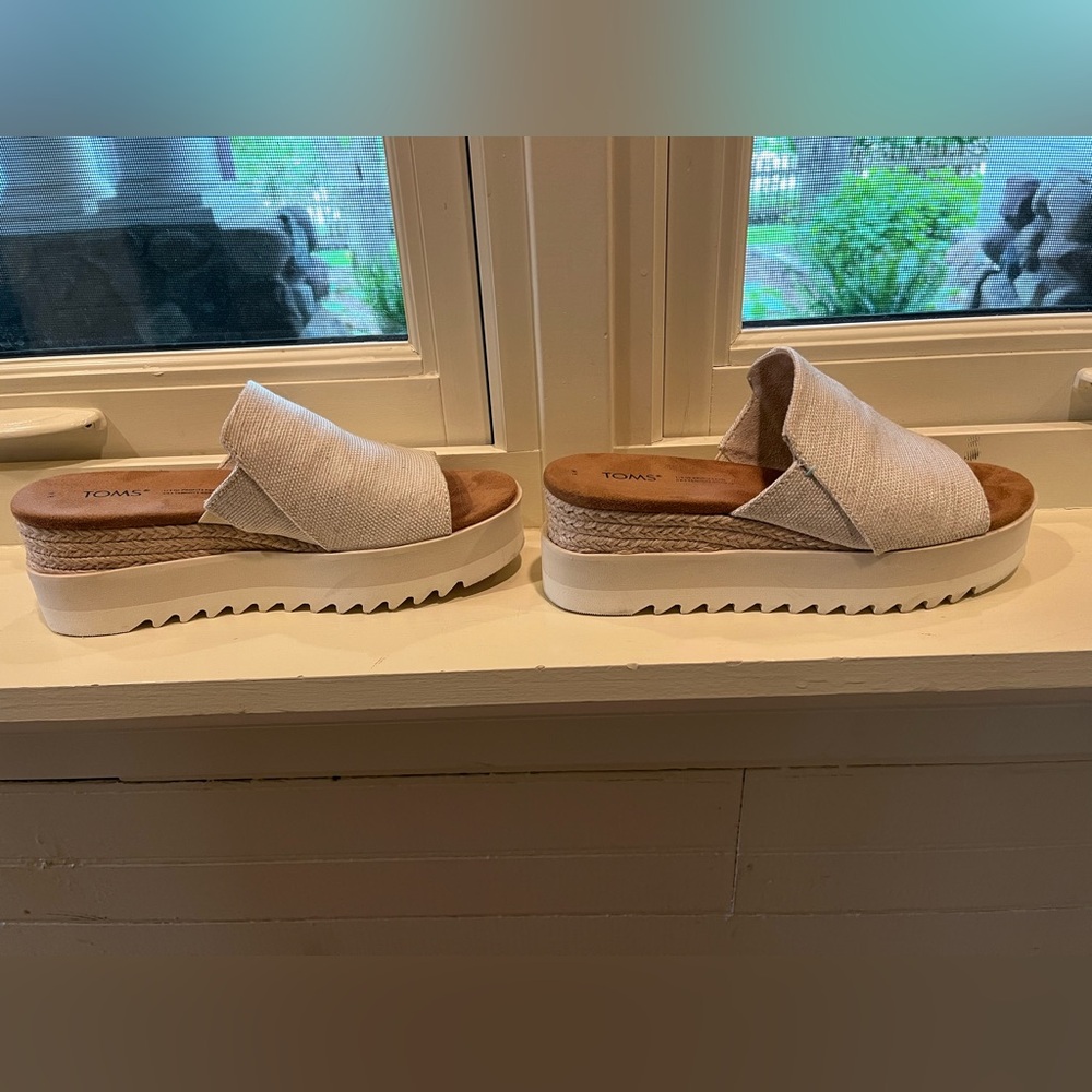 Toms Platform Sandal - size 6 - worn once!